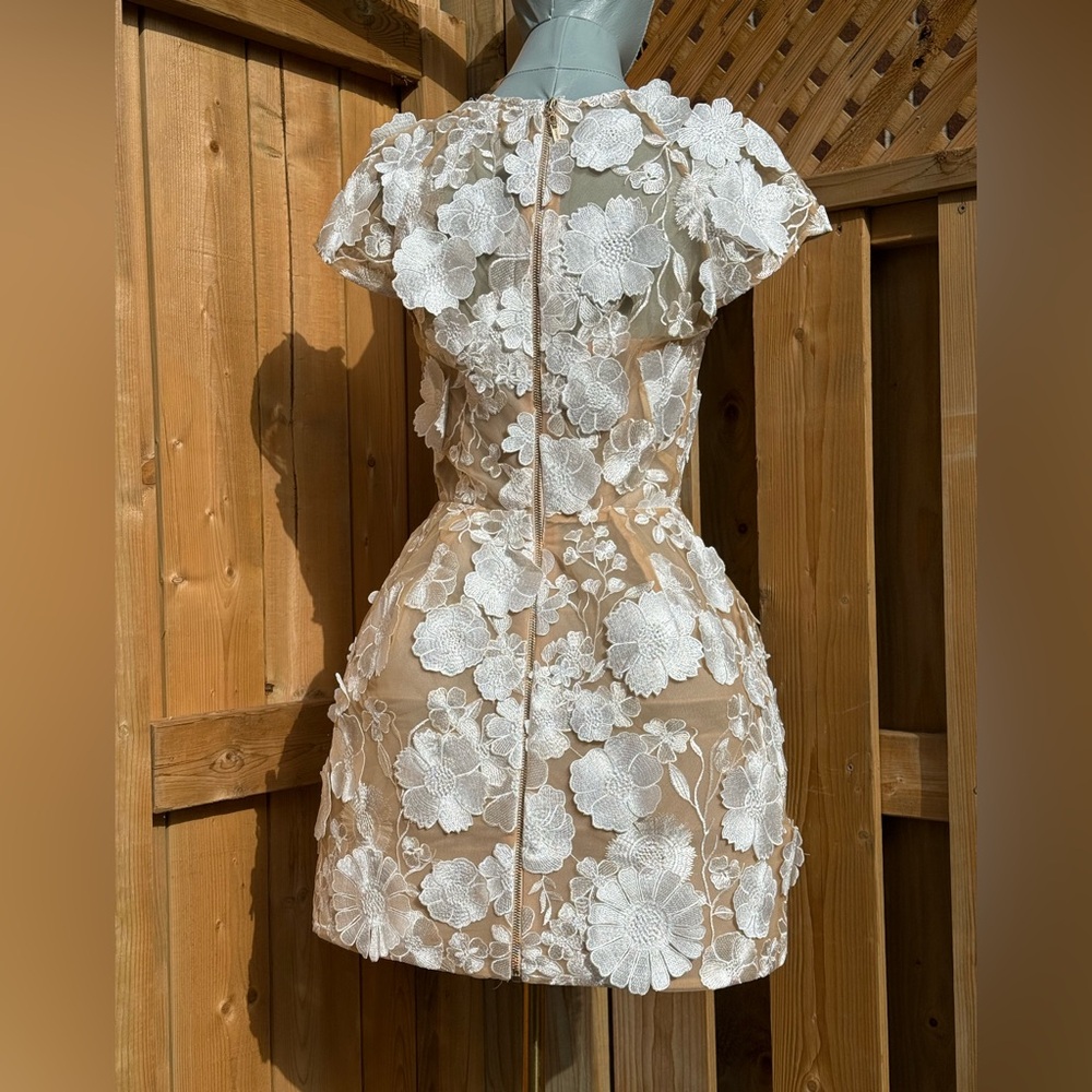 🆕 BRONX & BANCO 🧿 NWOT Jasmine Capsleeve White Floral Mini Dress, Sz S US 4 - Picture 9 of 16